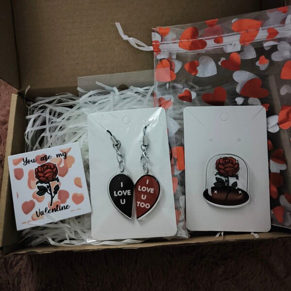 Pack Saint Valentin (Valentine's Day pack) - Couple goodies - Charms - Acrylic Pin - I love you