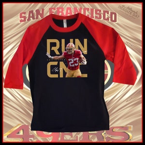 Christian McCaffrey DTF Camiseta de béisbol roja/negra n.° 2 (Unisex)