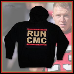 Christian McCaffrey &#39;RUN CMC&#39; sudadera con capucha negra (diseño con purpurina)