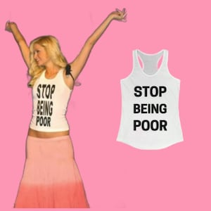 Puede incluir: Camiseta blanca de tirantes con el texto "STOP BEING POOR" impreso en negro.