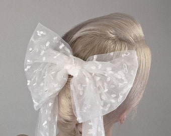Spotted Bridal Hair Bow Light Ivory Color, Soft Tulle,  Irregular Polka Dot, With Hair Comb - Alternative Wedding Veil, Minimalistic Veil