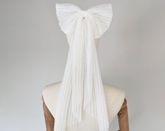 Pleated Tulle Bridal Bow, Ivory Color, Alternative Wedding Veil - Wedding Bow With Hair Comb