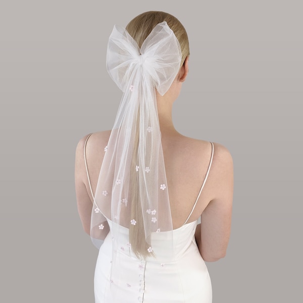 3d Flower Bridal Hair Bow Light Ivory Color, Floral Soft Tulle Bow With Hair Comb - Alternative Wedding Veil, Minimalistic Veil