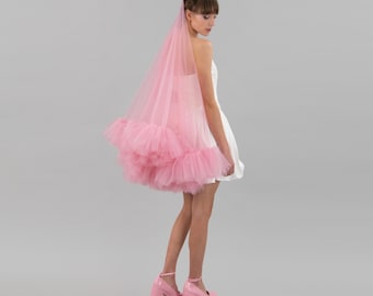 Velo de novia con volantes en color rosa: velo de novia de tul suave con peine