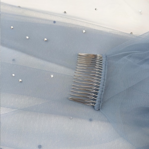 Voile bleu strass, voile à deux niveaux, tulle bleu poudré avec strass blancs, quelque chose de bleu - avec peigne de mariée