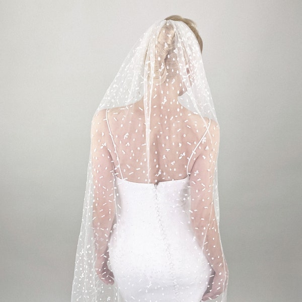 Voile de mariée tacheté, voile de mariage à pois - tache de forme irrégulière en tulle doux de couleur ivoire brodée, voile à un seul niveau