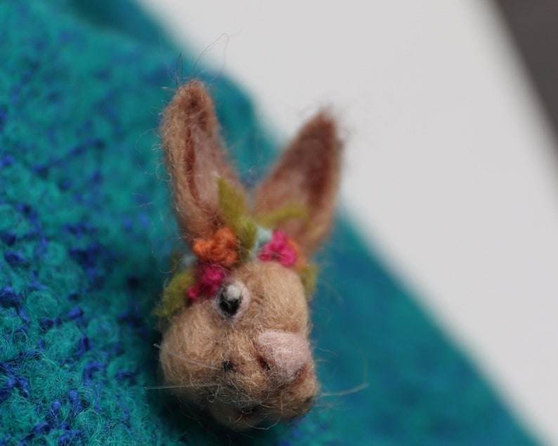 Brooches, Pins & Clips, Handmade 100% Wool Felt Rabbit Brooch, Bridesmaid, Christmas, Birthday Gift,Easter Beż