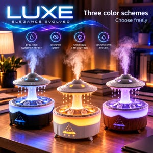 Puede incluir: Tres humidificadores con forma de OVNI con niebla saliendo de la parte superior. Los dispositivos cuentan con efecto de gota de lluvia, iluminación LED y botones de control en la base. Texto: LUXE ELEGANCE EVOLVED, Three color schemes.