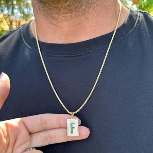 Collar con inicial para hombre de 18 quilates, cadena de oro de 2 mm, collar Figaro, cadena para hombre, regalo personalizado para hombre, joyería para hombre, collar de oro, para él