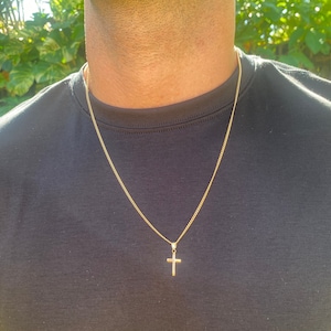 18K kruisketting heren, katholieke ketting, kruisketting, religieuze ketting, gouden kruisketting heren, herenaccessoires, herensieraden