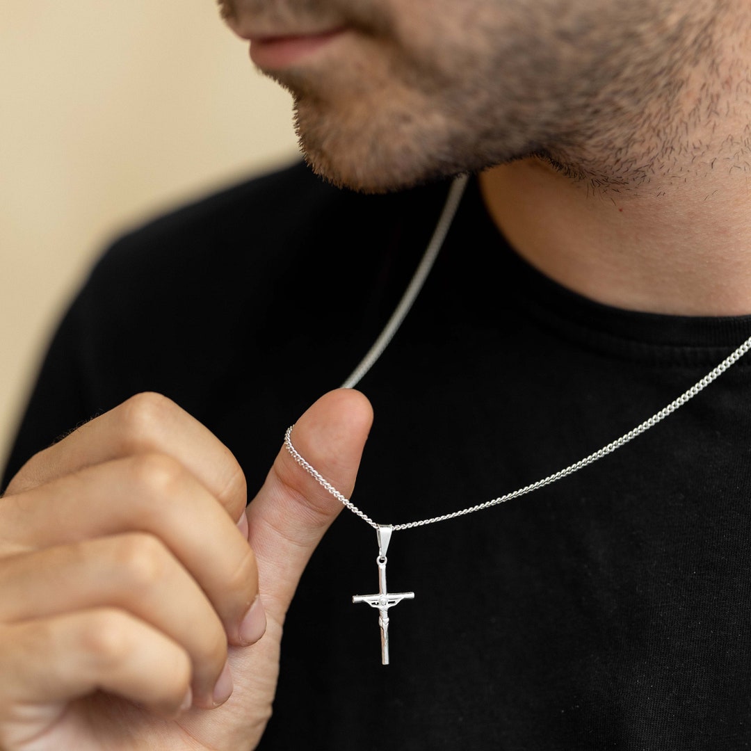 Colgante de cruz de plata para hombre, collar de cruz cristiana