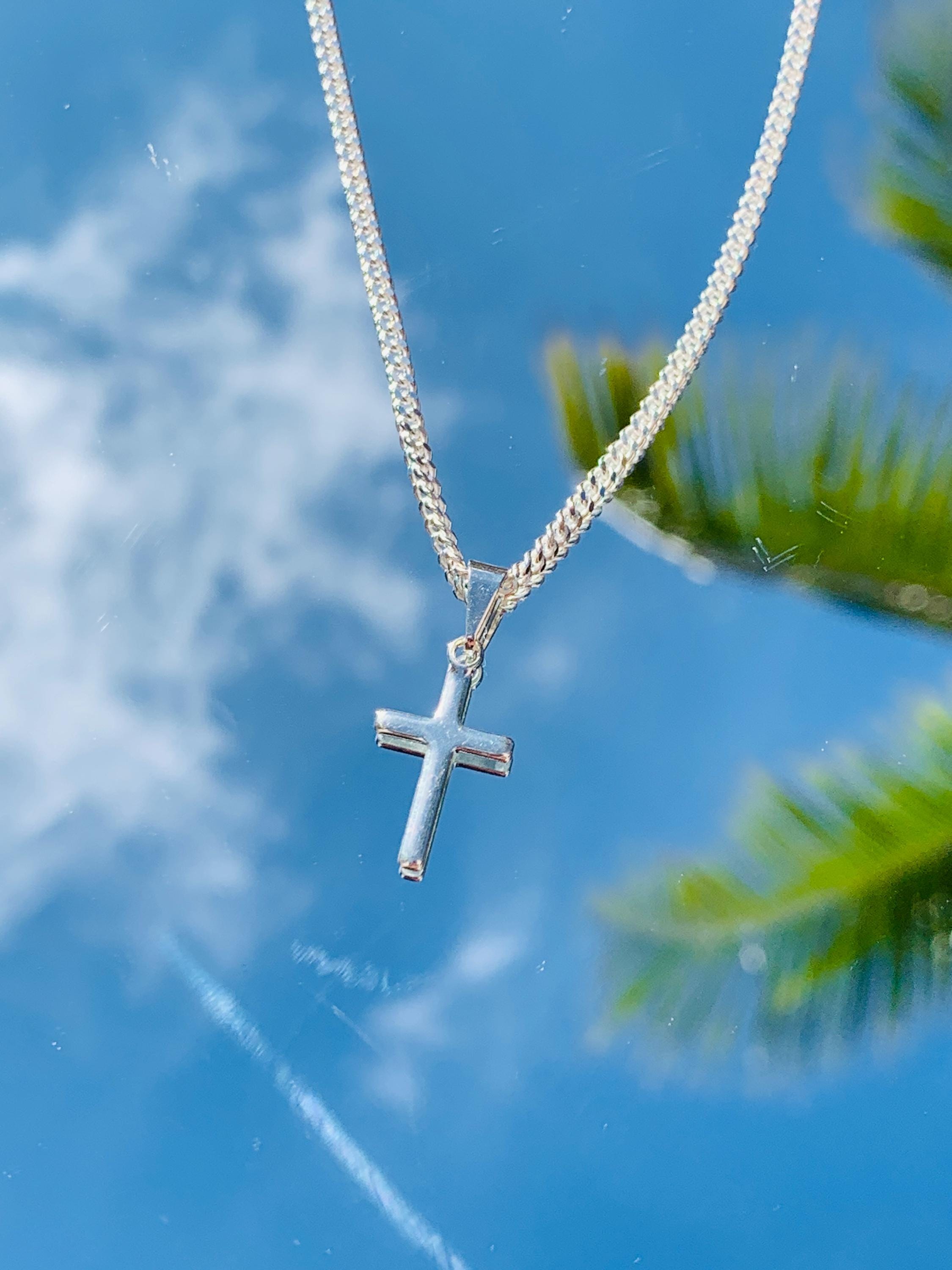 Collar De Cruz Para Hombre En Plata De Ley Con Baño De Oro De 14 Quilates, Cadena Figaro Y Tarjeta Conmemorativa Conmemorativa. Listo Para Regalar A Hombres O Niños. - España
