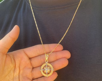 Collana con bussola in oro 18 carati, collana da uomo impermeabile, ciondolo bussola personalizzato, collana a strati, gioielli ispirati ai viaggi per lui