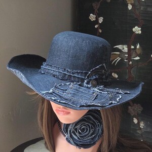 Kapelusz typu bucket z dżinsu z recyklingu, 22,5"/57 cm, z patchworkową grafiką i małą kieszonką/Idealny prezent/Zobacz więcej kapeluszy w moim butiku.