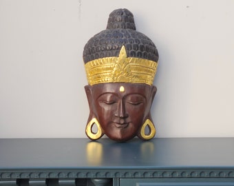 Maschera di Buddha grande 51 cm intagliata a mano  decori in oro e legno - Indonesia Fine XX secolo