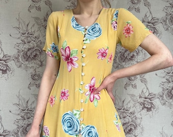 Vintage yellow dress with floral print and short sleeves, retro buttoned midi women’s dress