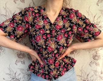 Blusa nera vintage con stampa floreale di rose rosa, camicia da donna femminile a maniche corte