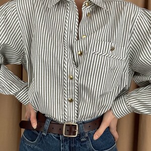 Chemise à rayures kaki blanches vintage, chemise chic avec boutons dorés image 6