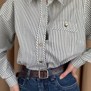 Chemise à rayures kaki blanches vintage, chemise chic avec boutons dorés image 3