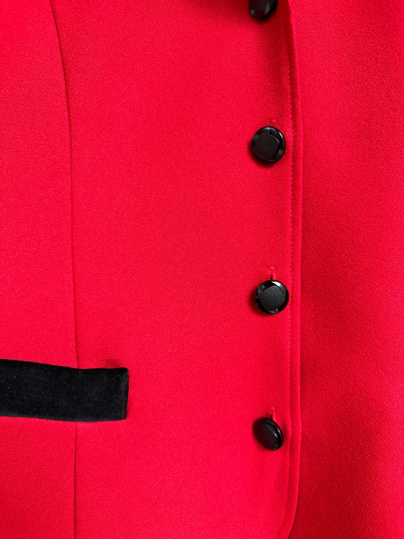 Blazer rojo vintage con detalles de terciopelo negro, elegante chaqueta de mujer de los años 90 imagen 9