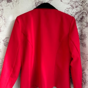 Blazer rojo vintage con detalles de terciopelo negro, elegante chaqueta de mujer de los años 90 imagen 7