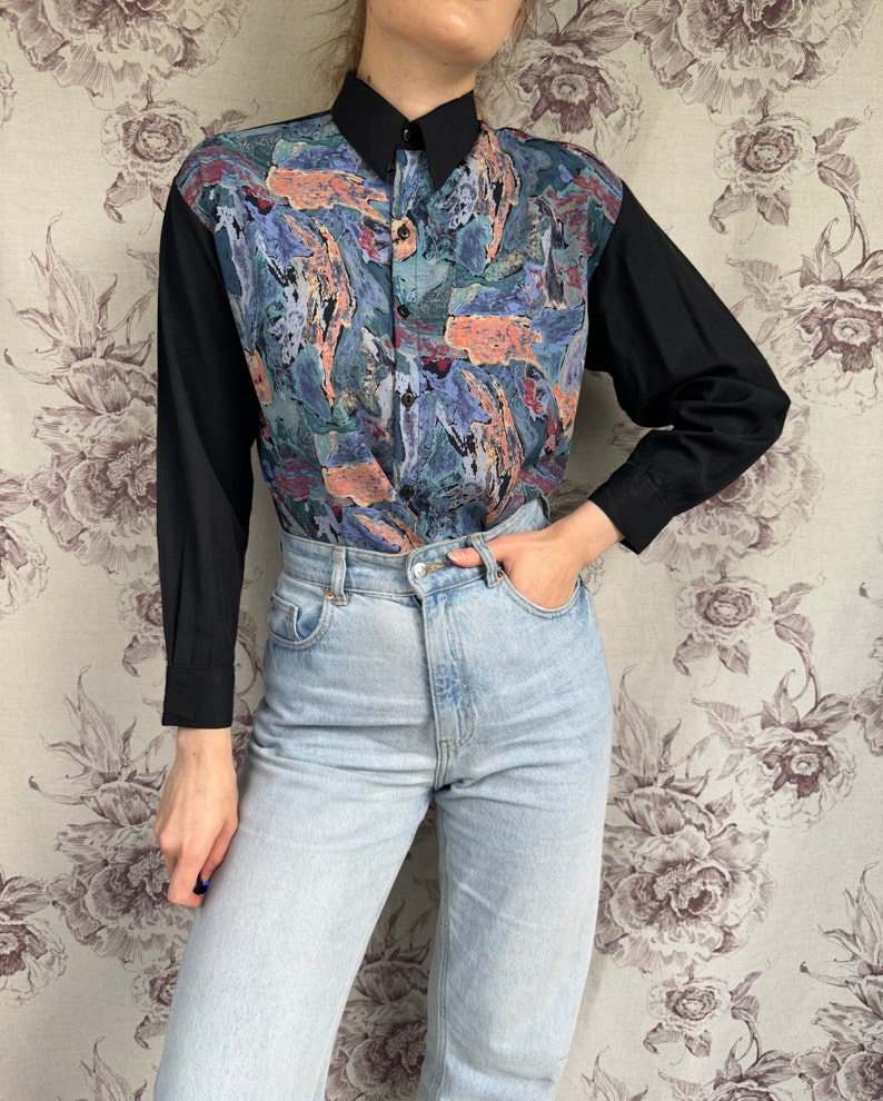 chemisier noir vintage à imprimé abstrait bleu, chemise rétro pour femme image 6