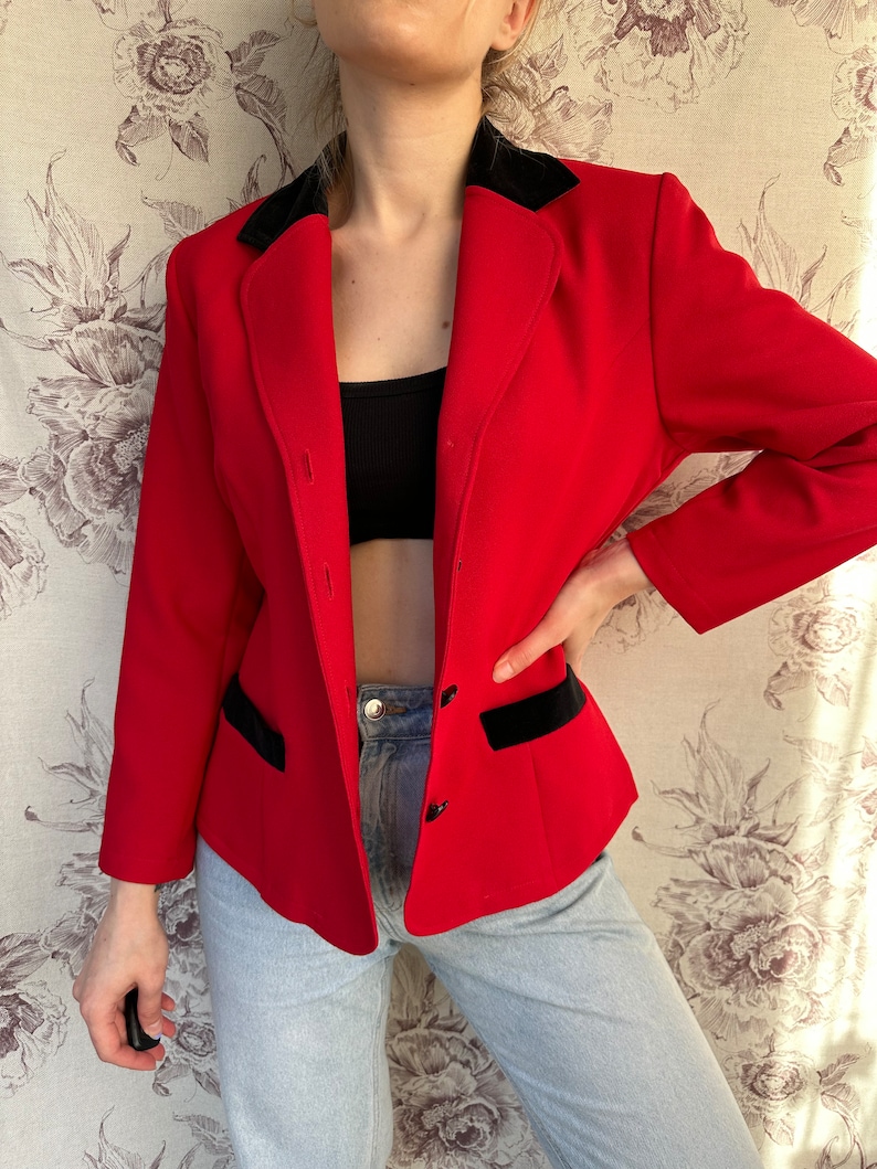 Blazer rojo vintage con detalles de terciopelo negro, elegante chaqueta de mujer de los años 90 imagen 3