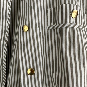Chemise à rayures kaki blanches vintage, chemise chic avec boutons dorés image 8
