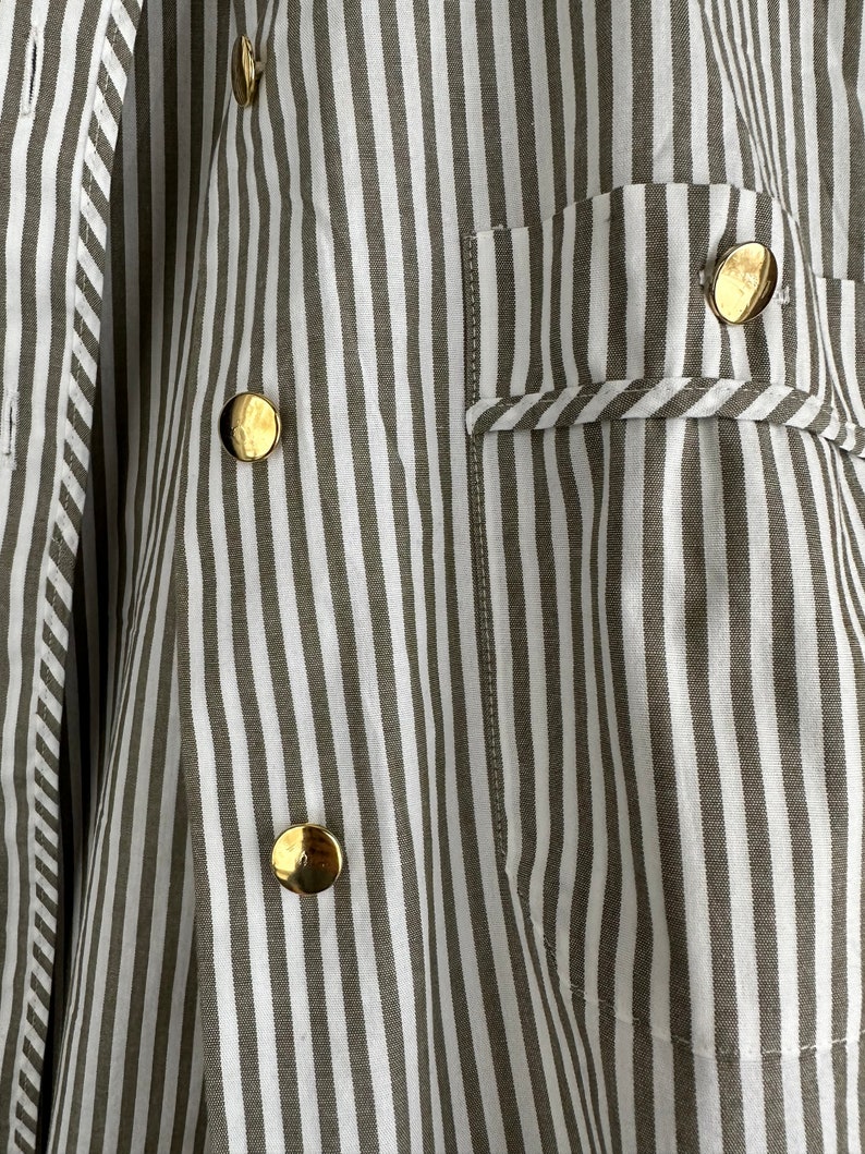 Chemise à rayures kaki blanches vintage, chemise chic avec boutons dorés image 8