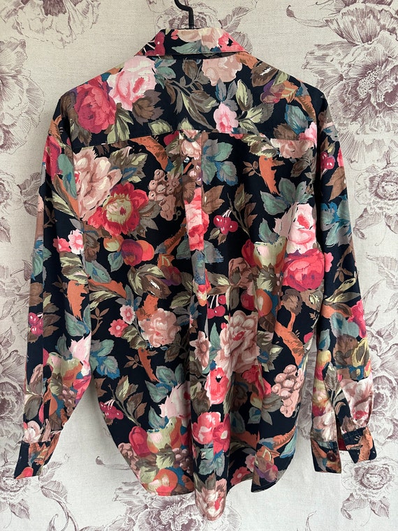 Vintage black blouse with red pink floral print, … - image 9