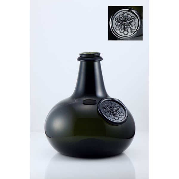 Reproduction of an English Eighteenth Century Onion Bottle with an Outlander-inspired Seal (please read the full description)