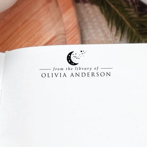 Sello de libro Luna / Regalo para amantes de los libros / Sello en relieve para libros / Sello personalizado / Regalo personalizado / De la biblioteca de / Sello autoentintable / Ex libris