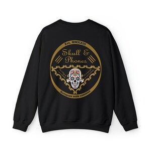 Rivoluziona il tuo stile: la dichiarazione di moda unisex di Skull & Phones immagine 2