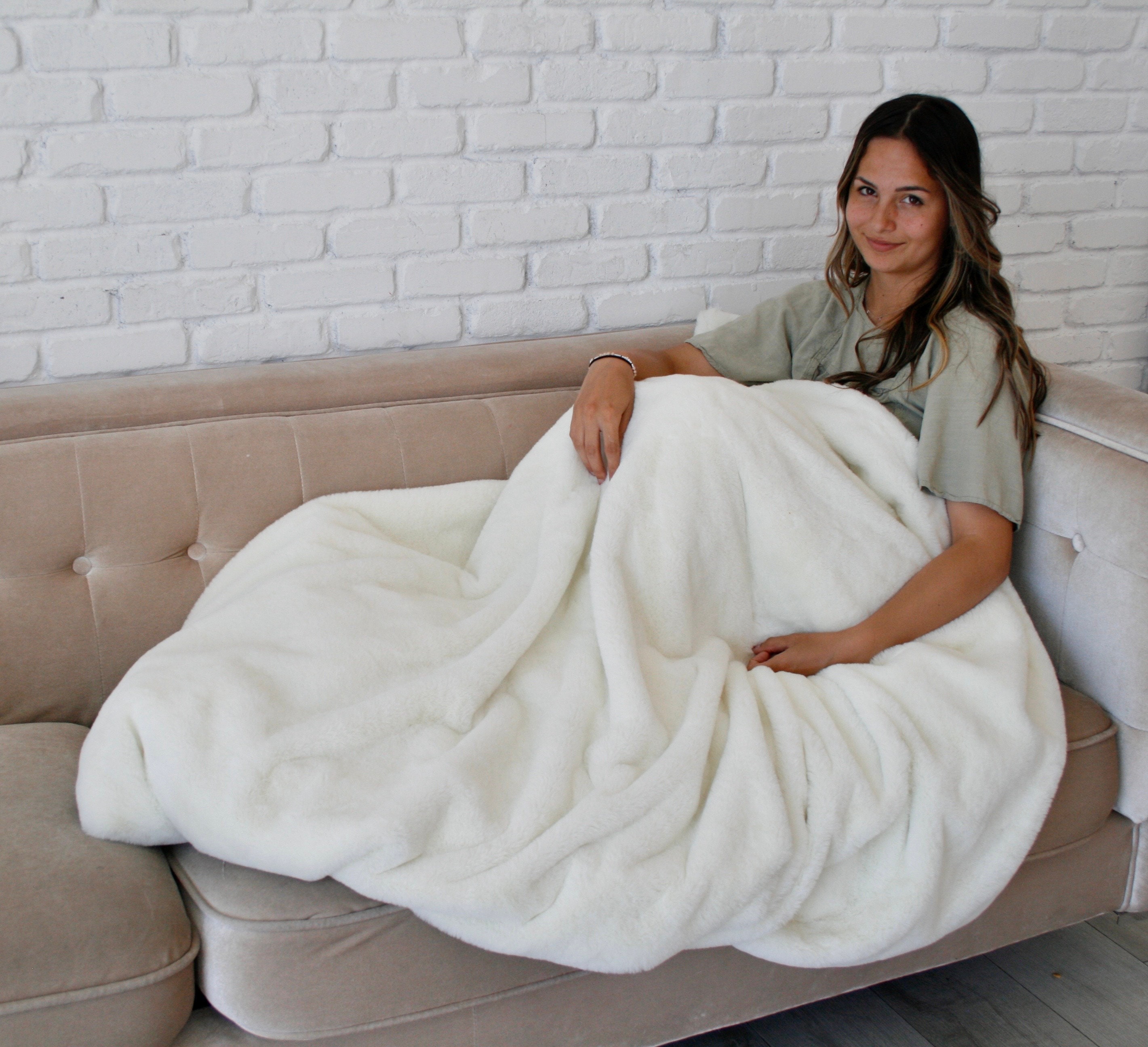 Plush Minky Blanket, Ultra Soft Throw Blanket, Large White Blanket