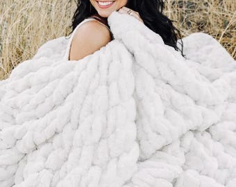 Coperta bianca in pelliccia sintetica Minky: coperta morbida per adulti (60x72 pollici)