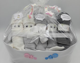 Bébés à couches doux au lit (panier cadeau) Ensemble 21 pièces avec chaussettes thermiques taille 11-14, 0-6 mois, en gris / blanc, unisexe