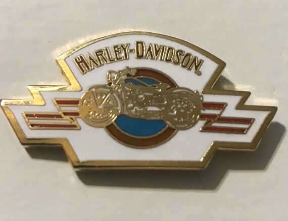 Harley Davidson Pin Whit and Gold - image 2