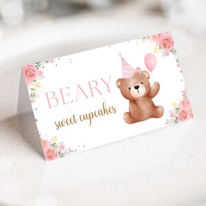 Etiquetas de comida de urso de pelúcia Etiquetas de nome de aniversário de urso Placa de nome de urso Placa de comida de urso Cartões de comida Decoração de mesa de primeiro aniversário de urso TN11