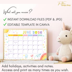Pode incluir: Um calend&aacute;rio colorido de junho de 2026 com moldura de madeira, apresentando ilustra&ccedil;&otilde;es de sol, arco-&iacute;ris e sorvete. O texto inclui "Arquivos de download instant&acirc;neo" e "Modelo edit&aacute;vel no Canva". Um brinquedo de pel&uacute;cia de unic&oacute;rnio est&aacute; no fundo.
