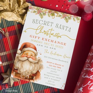 Pu&ograve; includere: Un invito bianco con un'illustrazione ad acquerello di Babbo Natale. Il testo recita "Secret Santa Christmas Gift Exchange" con la data e l'ora dell'evento. La posizione &egrave; indicata come "The Anderson Home, 123 Christmas Boulevard".