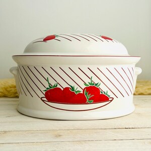 Vintage Mikasa 2 Quart Oval Casserole Dish / Strawberry Pattern Vintage Cookware / Retro Kitchen Fruit Ceramic Pot