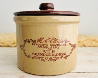 Vintage Snack- oder Keksdose mit Deckel / Chef-Oma für VIP-Enkel / Braune Keramikdose in ausgezeichnetem Zustand / Großeltern-Dekor