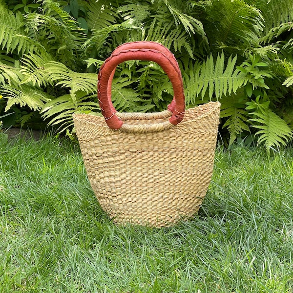 kleiner, handgewebter Korb - Bolga Basket, U-Shopper, Picknickkorb, Einkaufskorb, Handtasche aus Stroh