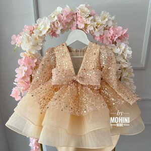 Robe de train de luxe formelle pour enfant en bas âge à paillettes dorées, robe de bébé fantaisie gonflée, robe de soirée dorée pour fille, robe de bal scintillante d'anniversaire pour fille image 2