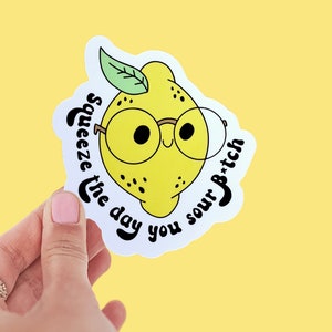 Sticker imperméable Citron grossier | Sticker humoristique adulte | "Squeeze le jour où vous salope aigre"