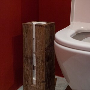 WC Rollenhalter Badezimmer stehend massives Altholz rustikaler Toilettenpapierhalter upcycling Bild 3