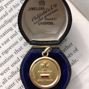 Vintage Maison A.Augis French 18k Gold 18.0 mm Round “+ Qu’hier - Que Demain” Love Medal/Token/Charm/Pendant, “L’Essentielle” (Authentic)