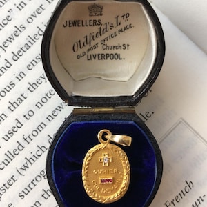 Vintage Maison A. Augis French 18k Gold 12.1 mm Oval-shaped “+ Qu’hier - Que Demain” Love Medal/Charm/Pendant with Laurel Border, Rare Find