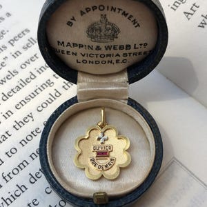 Vintage Maison A.Augis 18k White & Yellow Gold 14.8 mm Flower-shaped “+ Qu’hier - Que Demain” Love Medal/Charm/Pendant, Authentic, Rare Find