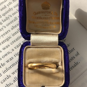 Antique Edwardian Carrington & Co. Square Blue Velvet Engagement/Wedding Ring Box, c.1901 to 1910 (Empty)